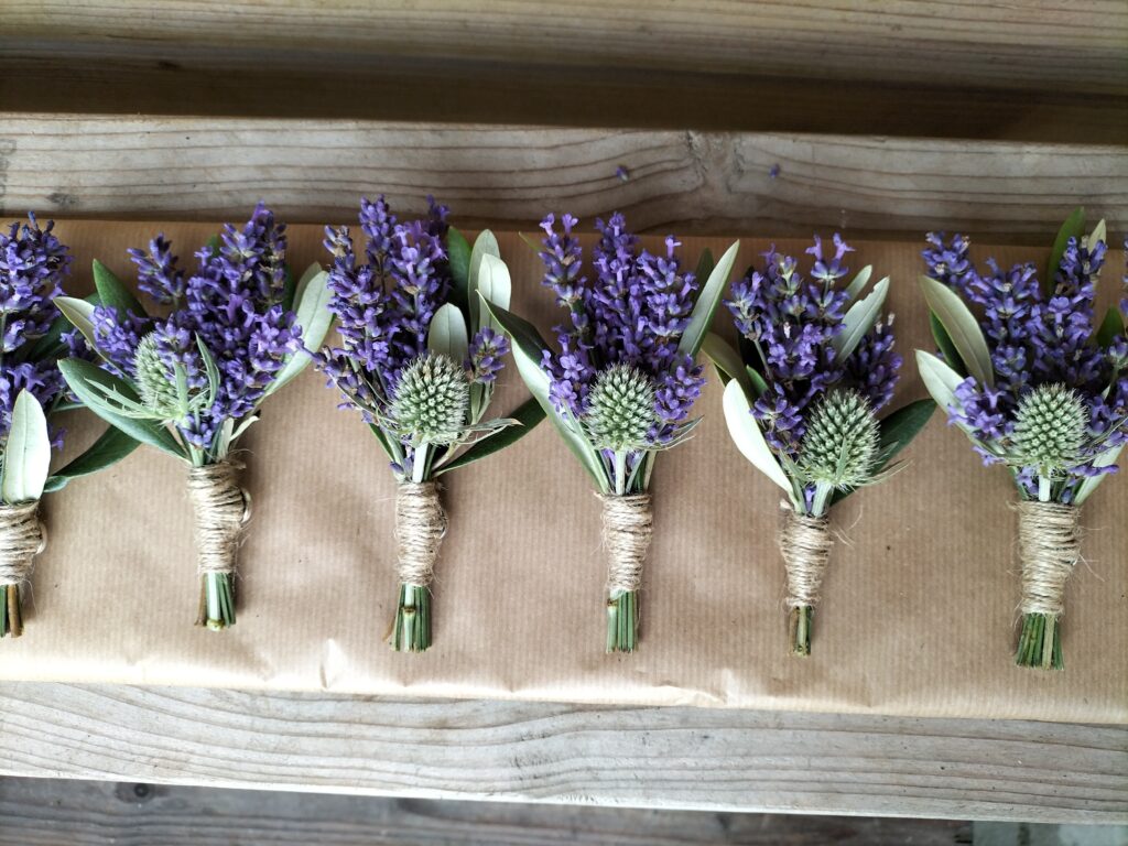 Corsages van Lavendel met Distel